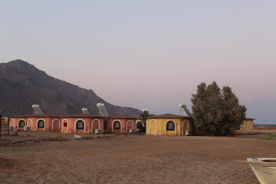 Bawaki Beach Resort Нувейба Экстерьер фото